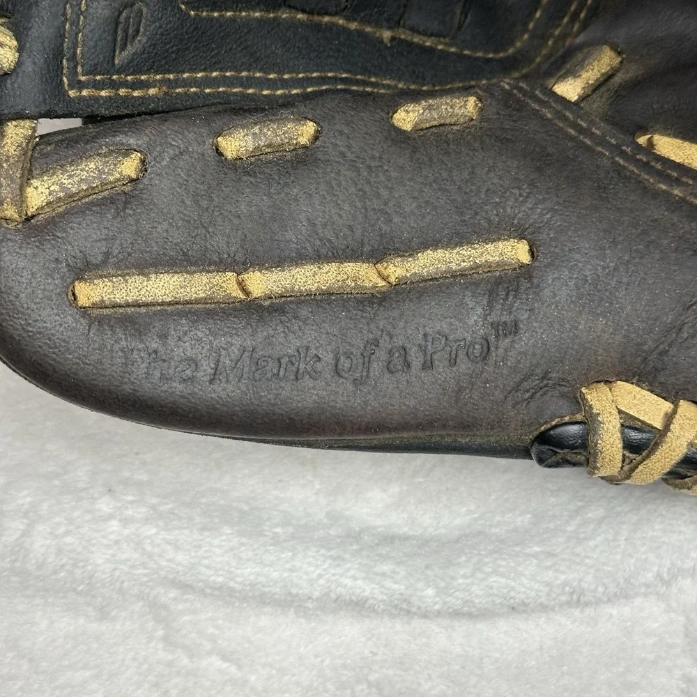VTG Rawlings P1100B Basket Web Right Hand Thrower 11 Inch Glove Player Preferred